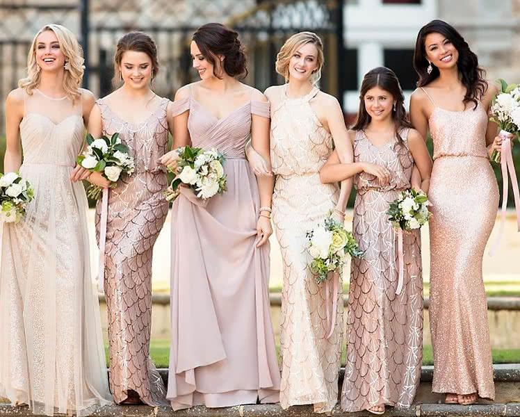 Идеи образов с блестящими платьями для подружек невесты