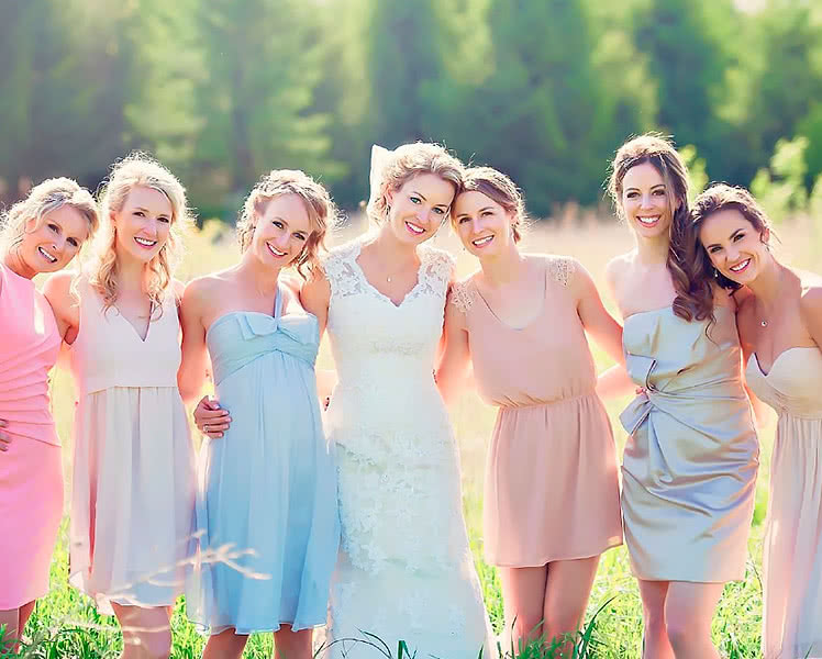 Платья подружек невесты в одной цветовой гамме