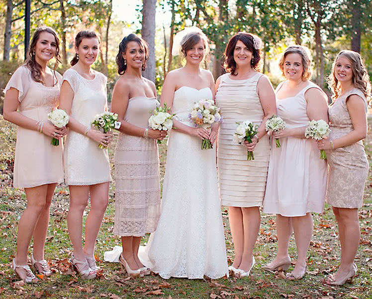Подружки невесты в платьях разной длины