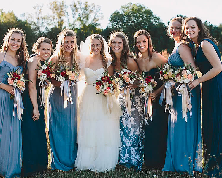 Подружки невесты в разных платьях