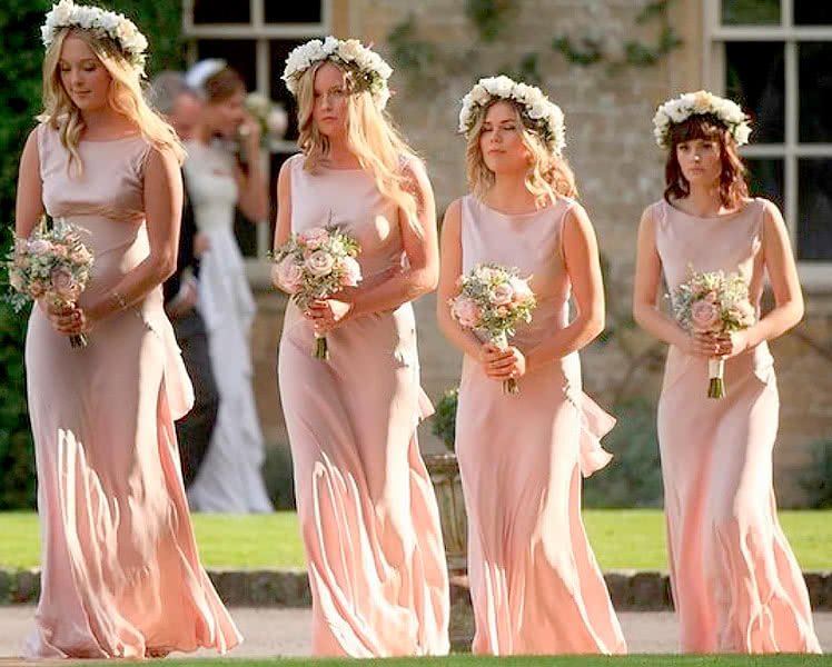 Одинаковые платья подружек невесты