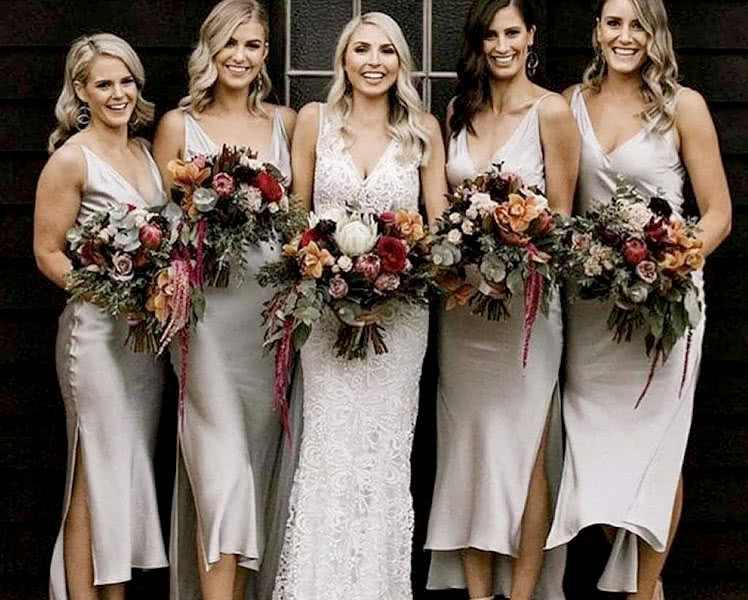 Шелковые платья для подружек невесты, фото и идеи образов