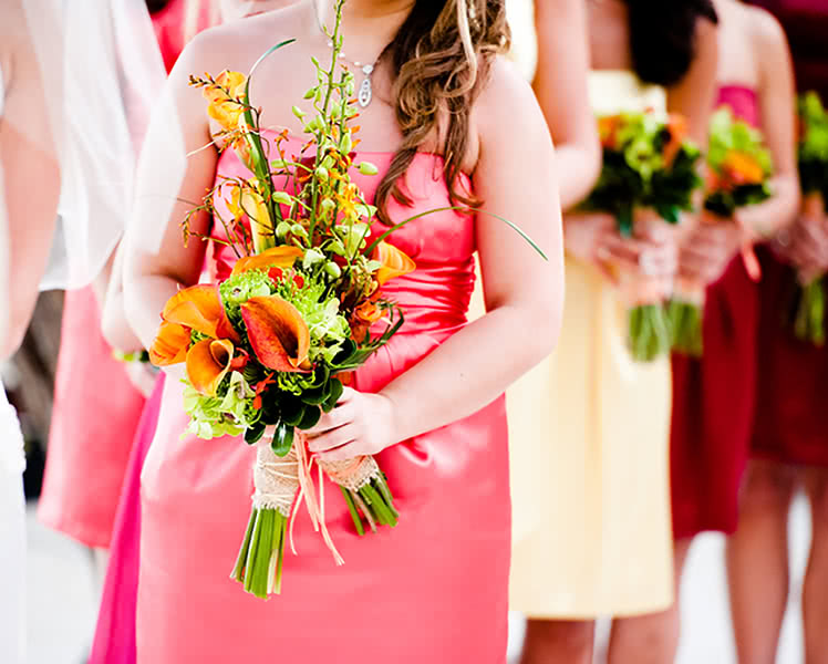 Как выбрать розовые платья для подружек невесты, фото образов