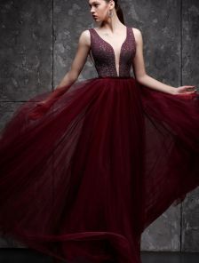 Вечернее бордовое платье в пол с открытой спиной и декольте