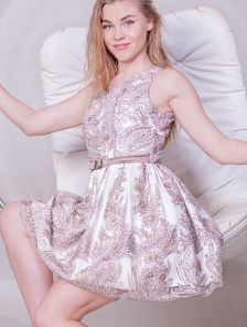 Воздушное коктейльное платье c пайетками и вышивкой