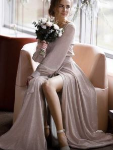 Розовое блестящее новогоднее платье на длинный рукав