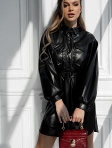 Короткое черное кожаное платье на длинный рукав