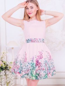 Романтическое розовое коктейльное платье c пышной юбкой и облегающим верхом