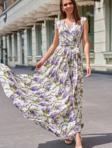 Нарядное длинное молочное платье с цветочным принтом