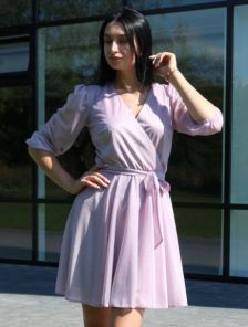 Коктейльное шифоновое лиловое платье на запах