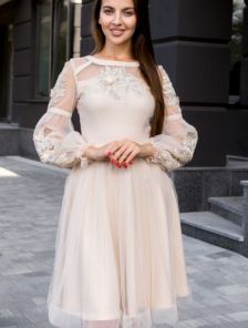Короткое воздушное нарядное коктейльное платье