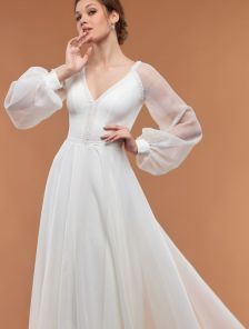 Белое свадебное платье с юбкой из фатина и кружевными рукавами