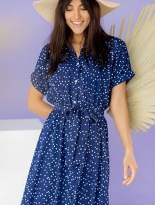 Изящное летнее платье с воротничком-стоечкой синего цвета