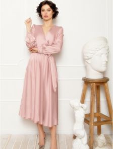 Нарядное пудровое шелковое платье миди на длинный рукав