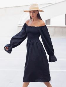 Летнее черное льняное платье с открытыми плечами и топом-резинкой