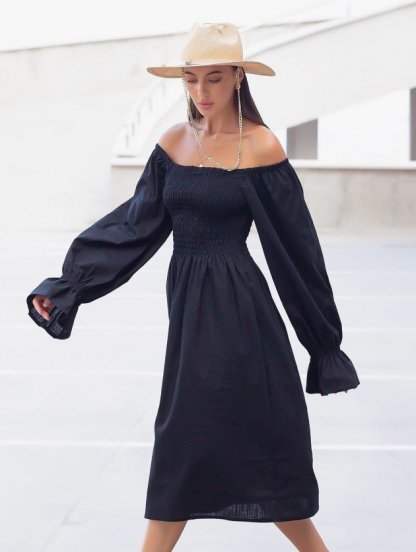 Летнее черное льняное платье с открытыми плечами и топом-резинкой, фото 1