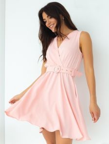 Розовое короткое коктейльное платье с поясом