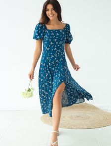 Летнее платье миди в цветочный принт с коротким рукавом и разрезом по ноге