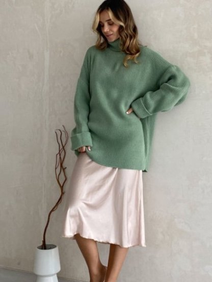 Теплый вязаный стильный свитер мятного цвета с горловиной, фото 1
