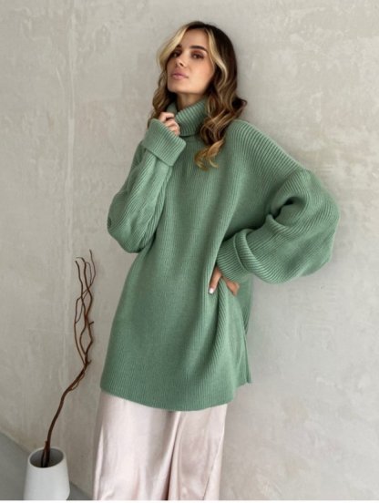 Теплый вязаный стильный свитер мятного цвета с горловиной, фото 1