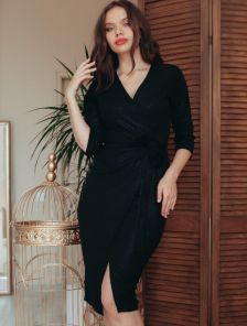 Вечернее черное коктейльное платье с имитацией запаха и рукавом 3\4