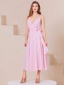 Светло-розовое платье с открытыми плечами для подружки невесты
