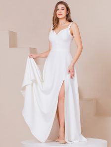 Молочное длинное платье в пол с разрезом по ноге