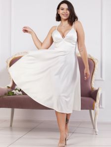 Нарядное вечернее платье на тонких бретелях