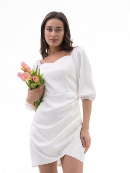 Нарядное атласное короткое белое платье с рукавом 3/4, фото 1