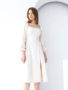 Молочное классическое платье с квадратным вырезом на длинный рукав