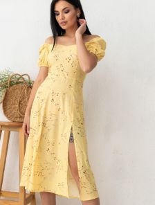 Желтое платье миди в цветочный принт с коротким рукавом и разрезом по ноге