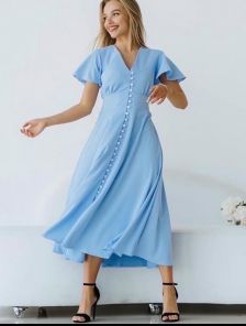 Летнее голубое нарядное платье миди длины