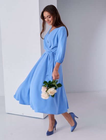 Светло-голубое платье миди: идеальное для коктейльных вечеринок и гостей на свадьбе., фото 1