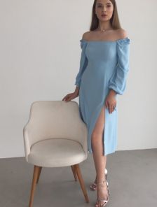 Голубое классическое платье с квадратным вырезом на длинный рукав