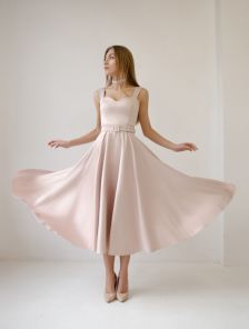Нарядное платье миди длины розового цвета