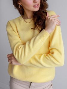 Базовый женский джемпер желтого цвета