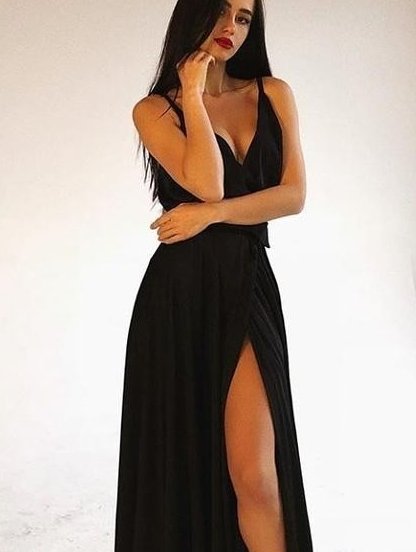 Вечернее черное длинное платье на тонких бретелях, фото 1