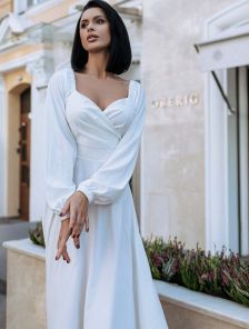 Белое классическое платье с коротким рукавои