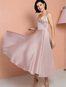 «Волшебное летнее коктейльное платье в пастельно-розовом цвете: лучшее платье миди для гостей на свадьбе»
