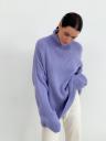 Теплый вязаный стильный свитер сиреневого цвета с горловиной, фото 3