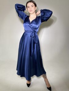 Нарядное синее шелковое платье миди на длинный рукав