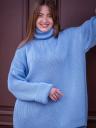 Теплый вязаный стильный свитер голубого цвета с горловиной, фото 4