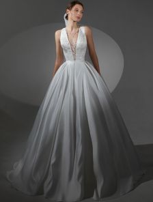 Белое пышное свадебное длинное платье с V-образный глубокий вырезом