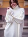 Теплый вязаный стильный свитер молочного цвета с горловиной, фото 6
