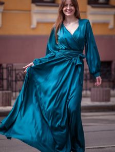 Элегантное вечернее длинное бирюзовое платье: А-силуэта с рукавами и двойным поясом.