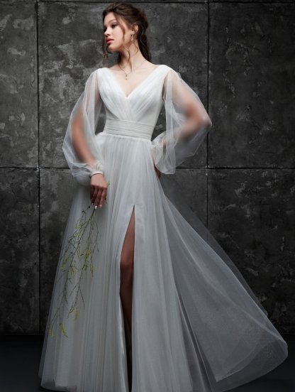 "Свадебное платье с длинным рукавом: белое, пышное платье с боковым разрезом, глубоким V-образным вырезом, полуматовая ткань, на подкладке", фото 1