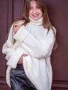 Теплый вязаный стильный свитер молочного цвета с горловиной, фото 8