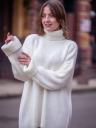 Теплый вязаный стильный свитер молочного цвета с горловиной, фото 4