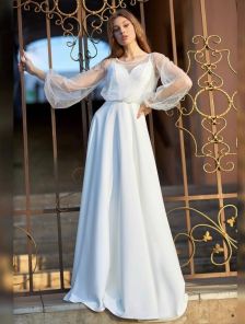Свадебное длинное платье белого цвета в пол с разрезом по ноге 