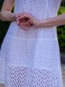 Белое приталенное летнее платье с перфорацией и коротким рукавом, фото 4